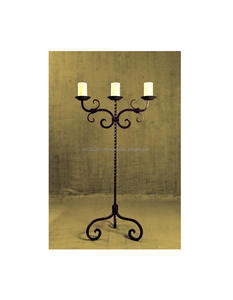Elegantes candelabros artesanales de hierro forjado perfectos para colocar en mesas de Buffet, salas de banquetes o mostradores de recepción - Product Image 2
