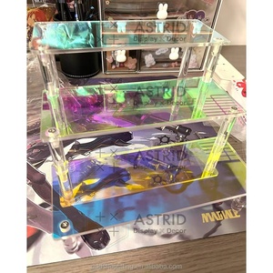 Estante de exhibición de joyería acrílico de 3 niveles con efecto arcoíris aurora, organizador de escritorio moderno para decoración del hogar, ligero y de fácil montaje - Product Image 4