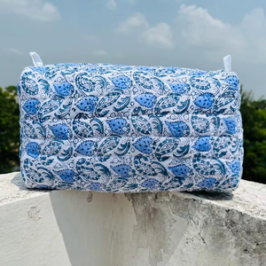 Sac bandoulière matelassé en coton imprimé à la main avec fermeture éclair, motif floral tendance, sac banane - Product Image 1