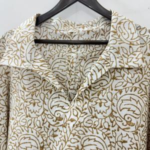 Camisa Casual de Hombre Oversize con Estampado Floral a Mano, Cuello Vuelto, Ecológica, Transpirable, de Secado Rápido, 100% Algodón - Product Image 3