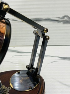 นาฬิกาตั้งโต๊ะทองเหลืองโบราณสไตล์วินเทจ พร้อมเข็มทิศในฐานไม้ จาก OLD WORLD TREASURE HANDICRAFTS - Product Image 3