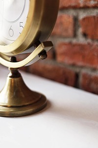 New Brass Desk <b>Clock</b> Circular Quartz <b>Battery</b> Operated Traditional Design Needle Display - Product Image 2