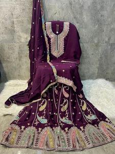 "Ensemble Chinon Gharara mettant en vedette Dupatta, fond cousu pleine taille libre, et Santoon intérieur une déclaration intemporelle" - Product Image 3