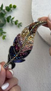 Broche de Cristal Hecho a Mano con Cuentas Bordadas para Abrigo, Bufanda, Sombrero y Bolso - Product Image 2