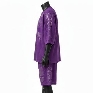 Conjunto de pantalones cortos de malla para hombre, diseño premium con paneles de poliéster transpirable, pedrería y logotipo personalizado con transferencia térmica. - Product Image 3