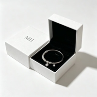 Boîte à bijoux en papier rigide de luxe personnalisée, fermeture magnétique, impression de logo écologique, insert amovible, boîte cadeau pour bracelet