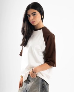 Fournisseur en gros de t-shirts en coton à manches raglan bicolores contrastées marron foncé avec logo personnalisé - Product Image 5