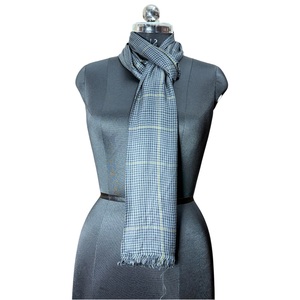 Bufanda Clásica Gris con Diseño del Príncipe de Gales y Cuadros Amarillos – Bufanda para Hombre, Unisex, Tejida a Mano, de Moda - Product Image 2