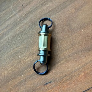 Porte-clés mousqueton de luxe en laiton, pendentif métallique de forme irrégulière, accessoire de mode - Product Image 4