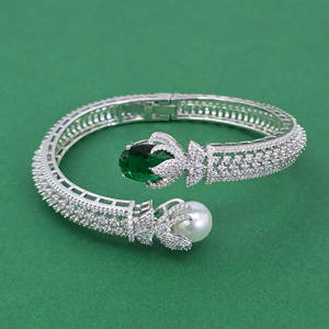 ผู้ค้าส่งเครื่องประดับแฟชั่นในอินเดีย คิวบิกเซอร์โคเนีย กำไลแบบเปิดได้ ชุบโรเดียม 443965 - Product Image 3