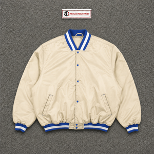 Veste universitaire beige en satin personnalisée avec col, poignets et ourlet côtelés rayés bleus et blancs, qualité supérieure, veste pour homme avec boutons pression - Product Image 5