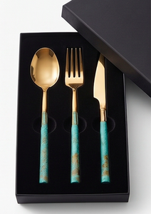 Ensemble de couverts Glam Gold avec manches turquoise, passe au lave-vaisselle, parfait pour les mariages et les dîners. - Product Image 6