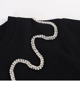 Camiseta Negra Extra Grande para Hombre, Manga Corta, Cuello Redondo, Detalle de Pedrería, Tejido Casual, Color Sólido - Product Image 3