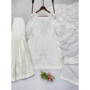 Conjunto de Traje de Chifón Blanco de Diseñador LG, 100% Poliéster, para Mujer, Talla M, con Bordado de Lentejuelas, para Fiestas - Product Image 2
