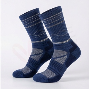 Chaussettes pour hommes à motif géométrique, tricotées, respirantes, en coton, polyester et élasthanne, style classique pour l'automne - Product Image 3