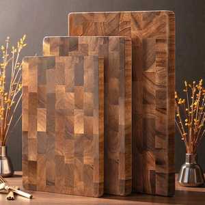 Tabla de cortar de nogal hecha a mano con veta de madera, tipo bloque de carnicero a cuadros - Product Image 1