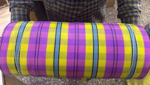 Rollo de Tela Tejida de PP Reciclado para Bolsas de Compra, Material Ecológico y Duradero para la Fabricación de Bolsas de Polipropileno a Rayas - Product Image 2