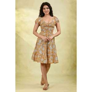 Vestido Midi Floral Color Mostaza para Mujer, Cintura Fruncida, Diseño Evase, Ecológico, Lavable, Ideal para Fiestas - Product Image 4