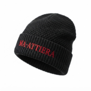 Bonnet en tricot côtelé noir avec revers, chaud pour l'hiver, avec logo brodé personnalisé - Product Image 4