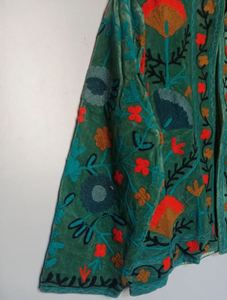 Chaqueta de Terciopelo Verde con Bordado a Mano, Manga Larga, Estampado Floral, Cuello Mandarín, Corte Holgado, Estilo Boho, Prenda Otoñal, Hermosa - Product Image 3