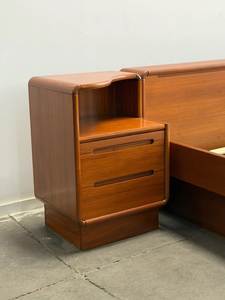 Base de Cama de Plataforma de Madera Maciza de Teca con Mesitas de Noche y Cajones de Almacenamiento, Muebles de Dormitorio Modernos de Mediados de Siglo - Product Image 2