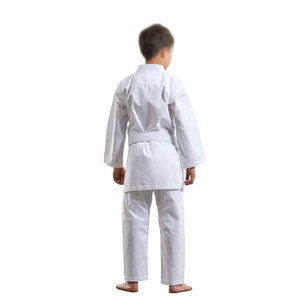 Tenue d'arts martiaux professionnelle Solid Trader, design élégant, en coton fin, pour entraînement actif, cours et compétitions de Judo et de Karaté. - Product Image 2