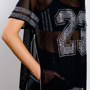 Maillot de football américain personnalisé haut de gamme pour femme, orné de strass, coupe oversize streetwear, crop top carré, maillot transparent orné de cristaux - Product Image 3