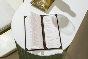 Porte-menu en cuir véritable haut de gamme, porte-comptes de restaurant personnalisé, couverture de menu de dessert de luxe pour hôtel ALM-0046 - Product Image 3