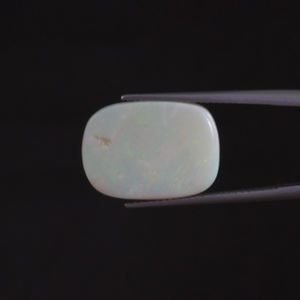 โอปอลสีขาวธรรมชาติแบบขายส่ง น้ำหนัก 9.01 กะรัต รูปทรงคุชชั่น ขนาด 18x13 มม. ได้รับการรับรองจาก IGI ขัดเงาด้วยมือ ลงแว็กซ์/น้ำมัน ขนาดเล็ก 5 มม. - Product Image 3