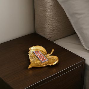 Bandeja Decorativa de Aluminio Dorado con Forma de Hoja en Relieve para Decoración del Hogar, Centro de Mesa, Regalo - Product Image 4