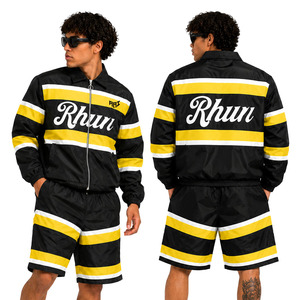 Ensemble de survêtement tendance jaune et noir personnalisé en nylon, coupe-vent léger, imperméable, avec broderie et logo, comprenant une veste à capuche et un short - Product Image 1