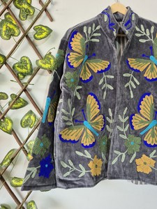 Nueva Chaqueta de Terciopelo Bordada a Mano con Diseño Floral y de Mariposas en Gris, Estilo Suzani, Abrigo Cálido con Cuello para Invierno y Primavera - Product Image 6