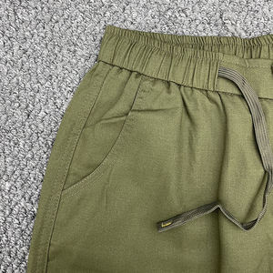 Shorts cargo en toile de coton respirante à taille élastique, longueur mi-genou, motif uni - Product Image 1