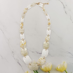 Collar de Moda, Joyería de Diseño Artesanal, Collar de Cuentas de Resina Hecho a Mano, Aspecto Moderno y Atractivo, Regalo para Fiestas, Unisex - Product Image 1