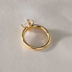 Bague de fiançailles en diamant de laboratoire taille Asscher 1,5 carat, sertie à griffes, certifiée IGI - Product Image 6