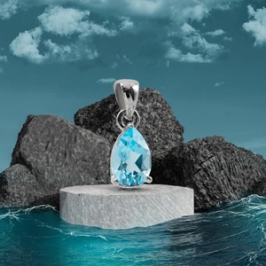 Pendentif en argent sterling 925 plaqué rhodium avec pierre précieuse bleu aqua en forme de goutte d'eau, au design intemporel et élégant - Product Image 3