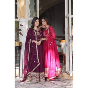 Robe de soirée artisanale de créateur en organza brodé, coupe trapèze avec taille empire et travail de sequins - Product Image 1