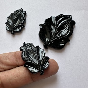 Feuilles sculptées en onyx noir naturel TFH, lot de 3 pièces de 139 carats, dimensions 50x40 à 35x35 mm - Product Image 1