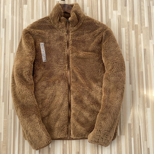 Abrigo de invierno grueso para mujer, color crema, de piel sintética, con cremallera, cuello alto, hombros caídos, bolsillos con parche. - Product Image 1
