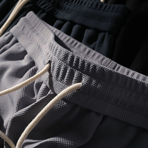 Sweat-shirt décontracté noir texturé surdimensionné pour homme, respirant, écologique, style streetwear, lourd, personnalisable, vierge, avec cordon de serrage long - Product Image 4