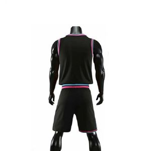 Uniforme de Baloncesto Sublimado Personalizado Hecho en Pakistán para Hombre, Manga Corta, 100% Poliéster, Diseño y Logotipo Personalizados - Product Image 5