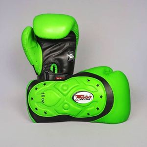 Gants de boxe d'entraînement professionnels en cuir de vachette de qualité supérieure, rembourrage haute densité, 16 oz, légers, fermeture auto-agrippante, personnalisables - Product Image 1