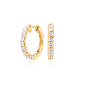 ต่างหูห่วงแบบ Huggie ชุบทองคำขาว 14K ประดับเพชรเพาะเลี้ยงทรงกลมเจียระไนแบบ Brilliant Cut น้ำหนัก 0.62 กะรัต ได้รับการรับรองจาก IGI เครื่องประดับหรูหราสำหรับงานปาร์ตี้ - Product Image 3