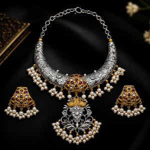 Parure Collier et Boucles d'Oreilles Indienne Traditionnelle Bicolore Or et Argent Vieilli, Sertie de Zircons, Tendance Anniversaire - Product Image 4