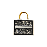 Tas Tote Kanvas Warna Solid Berhias Manik-Manik dengan Pegangan Bambu Buatan Tangan, Penutup Ritsleting, Desain Terbuka Besar untuk Penggemar Olahraga