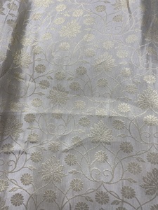 ผ้าแจ็คการ์ดลายดอกไม้สีทองวิสโคสแท้ 100% สำหรับชุดพื้นเมือง |   ความกว้าง 44 นิ้ว - Product Image 3