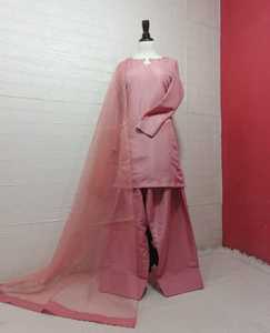 Ensemble FARSHI SHALWAR 3 pièces prêt-à-porter en pure soie brute, avec dupatta en organza doux, coutures de qualité et perles sur le dupatta. - Product Image 4