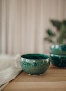 Elegante Tazón de Cerámica para Servir, Acabado Verde Bosque Brillante, Diseño Ancho y Poco Profundo, Apto para Alimentos, Duradero, para una Presentación Elegante en la Mesa - Product Image 5