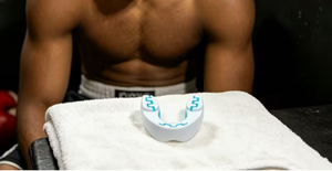 Protège-dents haute performance personnalisé pour la protection dentaire sportive, idéal pour l'entraînement de boxe et le fitness – Protège-dents pour adultes boxeurs - Product Image 3