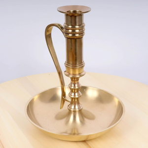 Porte-bougie vintage en laiton élégant avec poignée, support de bougie conique en laiton, bougeoir décoratif à main - Product Image 4